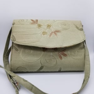 Bolso de mano de clutch crossbody, tejido de seda bordado con forro de tela Moire a cuadros, dos correas desmontables, ranuras para tarjetas, lápiz labial, bolsillos con cremallera