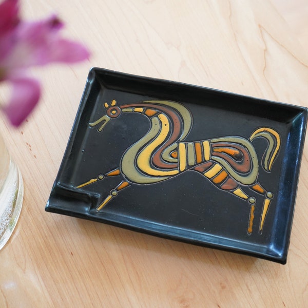 Alvino Bagni ashtray, modernist horse design, hand painted, satin black with mid century colors, Italy, 1960s