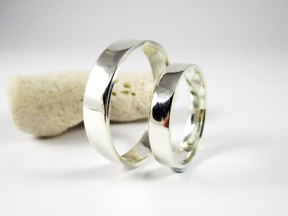 Theia Unisex Sterling Silver Hammered Finish with Polished Designed Edge 6 mm Wedding Ring