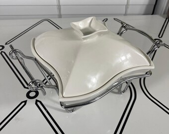 Godinger 1 QT Covered Porcelain Baker w Chrome Warmer Stand White Vintage