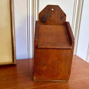 イギリス　アンティーク 木製 ソルトボックス SAL 壁掛け　希少 Antique Wooden Salt Box - Etsy