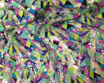 Pastelkleurige geometrische print met zilveren holografische folie op stretch nylon spandex stof - 58 inch breed - op maat of in bulk gesneden