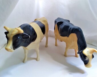 1950&#39;s Nylint  dairy cows, bull and cow Farm  black and while hard plastic