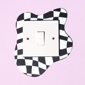 Svartvit schackrutig ljusströmbrytare