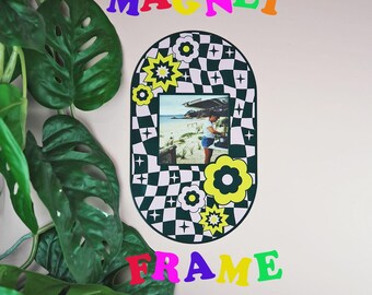 Oval Checkerboard Print Magnet Frame - Dark green