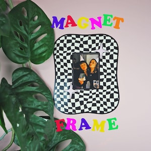 Blob Checkerboard Print Magnet Frame - Monochrome
