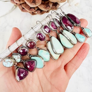 Handgemaakte Rosecut Ruby Turquoise oorbellen: sterlingzilveren edelsteensieraden