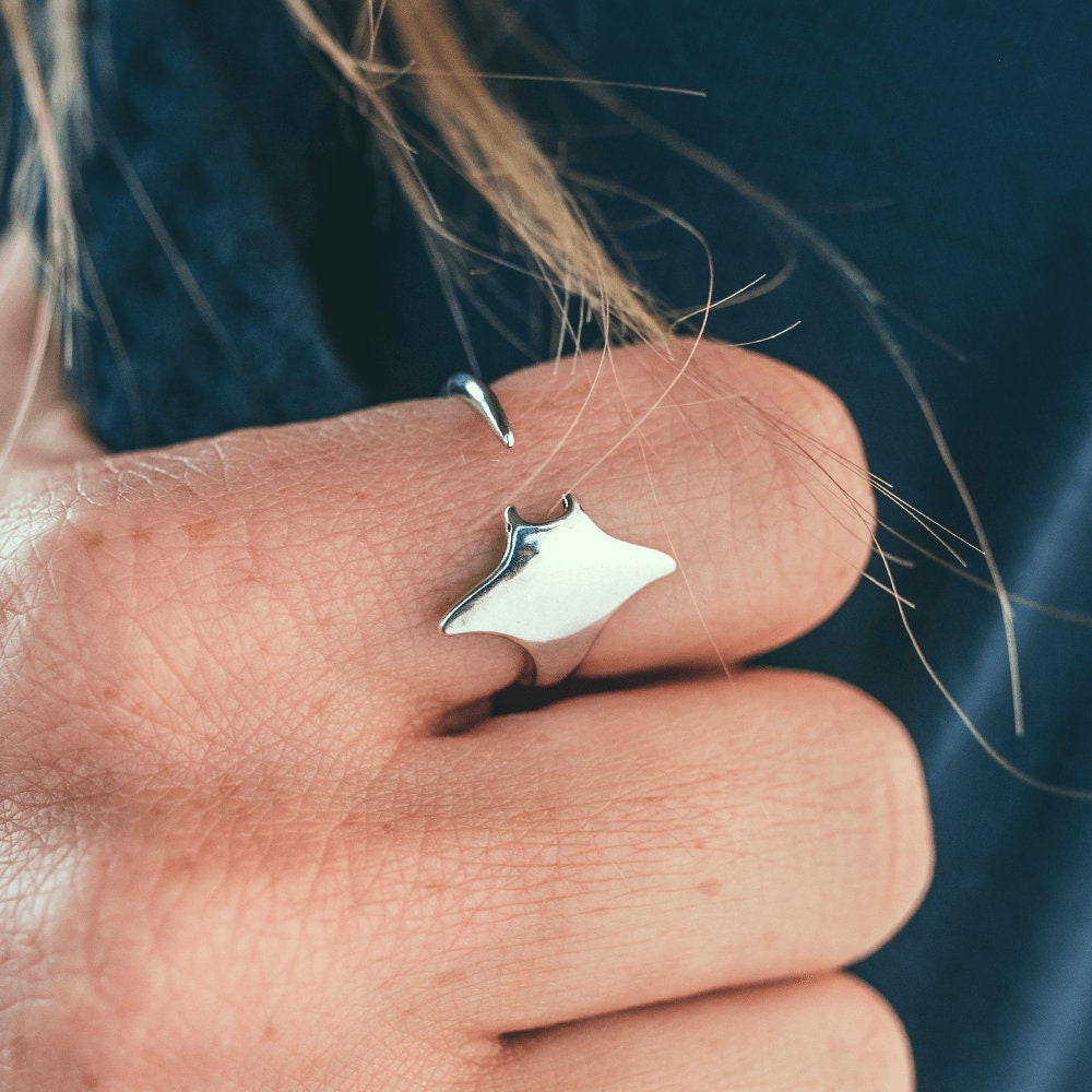 Cape clasp best sale ring