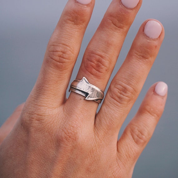 Cape Clasp Whale Ring