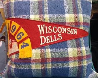Vintage 1964 Wisconsin Dells pennant pillow