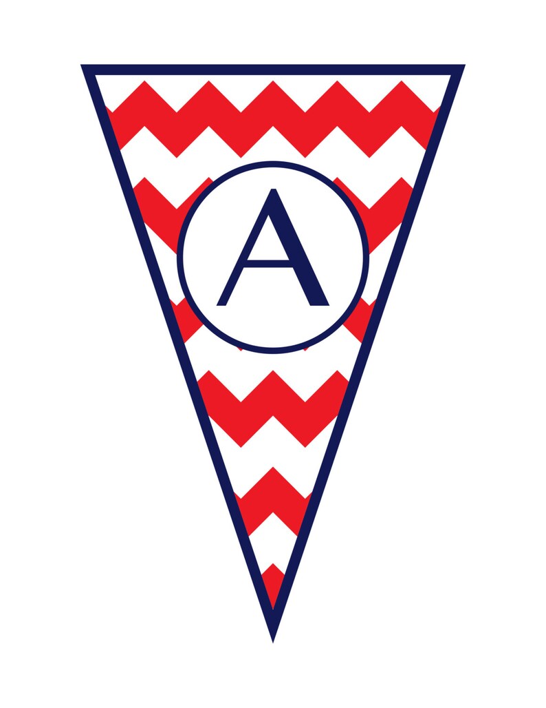 Pu&ograve; includere: Uno stendardo triangolare con motivo a chevron rosso e bianco con un cerchio blu che contiene la lettera "A" al centro.