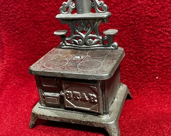Small Star Brand Cast Iron Metal Toy Stove, dollhouse kitchen, Victorian era, toy collectible