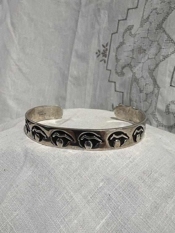 Fabulous Vintage Native American Navajo Signed Sterling Silver Scene Bears Bracelet Fabulous Vintage Native American Navajo Signed Sterling Silver Scene Bears Bracelet
