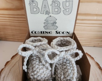 Best Parents pregnancy announcement, booties, parents baby announcement box, grandparents pregnancy reveal bootie box, pregnancy reveal box