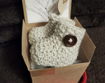 Pregnancy announcement grandparents booties, parents baby announcement box, grandparents pregnancy reveal bootie box, pregnancy booty box