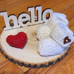 Pregnancy announcement grandparents booties, parents baby announcement box, grandparents pregnancy reveal bootie box, baby booties