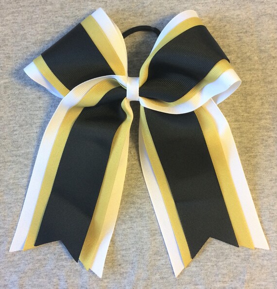 White Vegas bow Bow obsessed! ? ?? #bownails #girlyaesthetic  main image 2