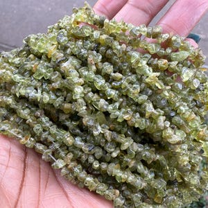 Peridot Chip Beads 3-5mm – Natural Gemstone Beads for Jewellery Making, Healing Crystals, August Birthstone Craft Supplies, 32&quot; Strand