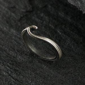 Tiny Wave Silver Ring - Elven Ring - Art nouveau ring - Nature Ring, Vintage Ring, Boho Ring, Celtic Ring