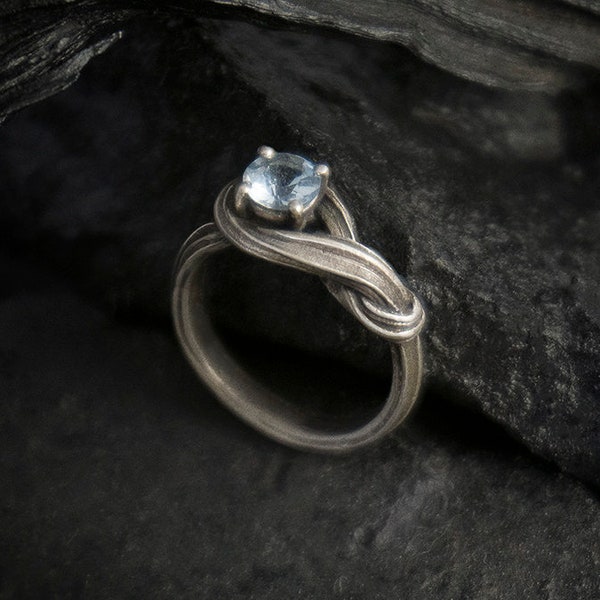 Infinity Ring - Bague de fiançailles Art Nouveau avec gemme aigue-marine. Beau et élégant. La bague parfaite pour Elle !