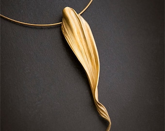 Golden Eden Leaf Pendant Necklace - Art Nouveau Bridal Jewelry