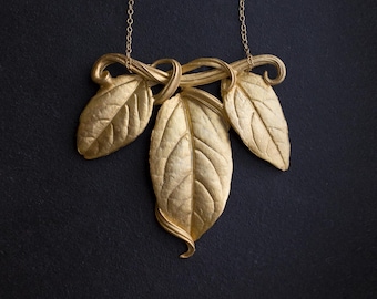 Colar Folha Dourada - Presente Art Nouveau para Ela - Joias Naturais Orgânicas Feitas à Mão
