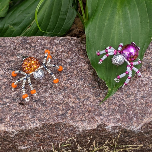 Small Beaded Spider | beaded bug | fake spider | pretty spider | beaded arachnid | hand beaded | spider knick knack | spider collectible
