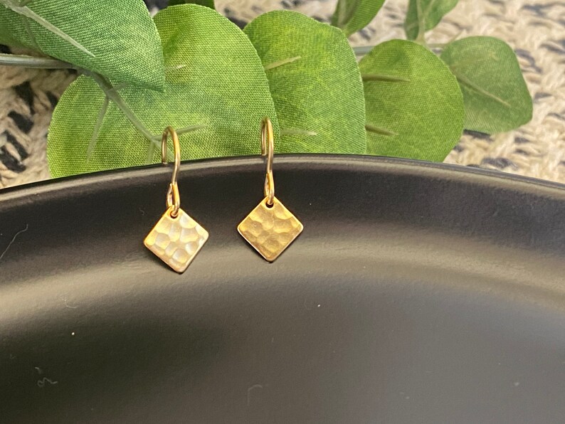 Minimal gold plated hammered texture diamond shape dangle earrings dainty 7.5mm elegant design Minimalist design