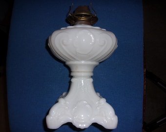 Beautiful Rare antique WHITE PRINCESS FEATHER Milk glass sewing kerosene oil lamp free shipping!!!