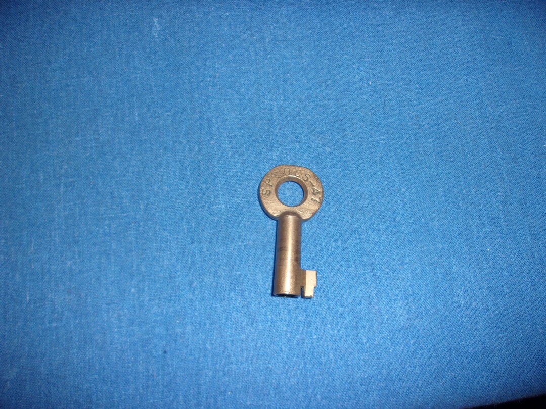 Sp 9 Key Unusual Antique SP CO CS-47 Southern Pacific Railroad Switch Lock Oiler ...