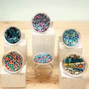 Handgemaakte ring | polymeerklei | Catalaanse sieraden | | verstelbaar en comfortabel | hoogwaardige nikkelvrije oorbellen | Gaudi la Pedrera-stijl