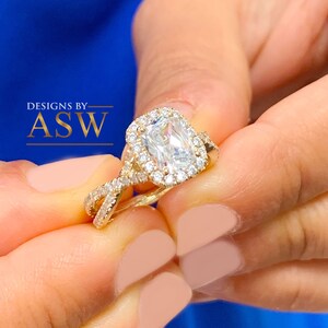 Stunning 14K Solid Yellow Gold Cushion Cut And Round Cut Simulated Diamond Engagement Ring Bridal Wedding 2.25ctw