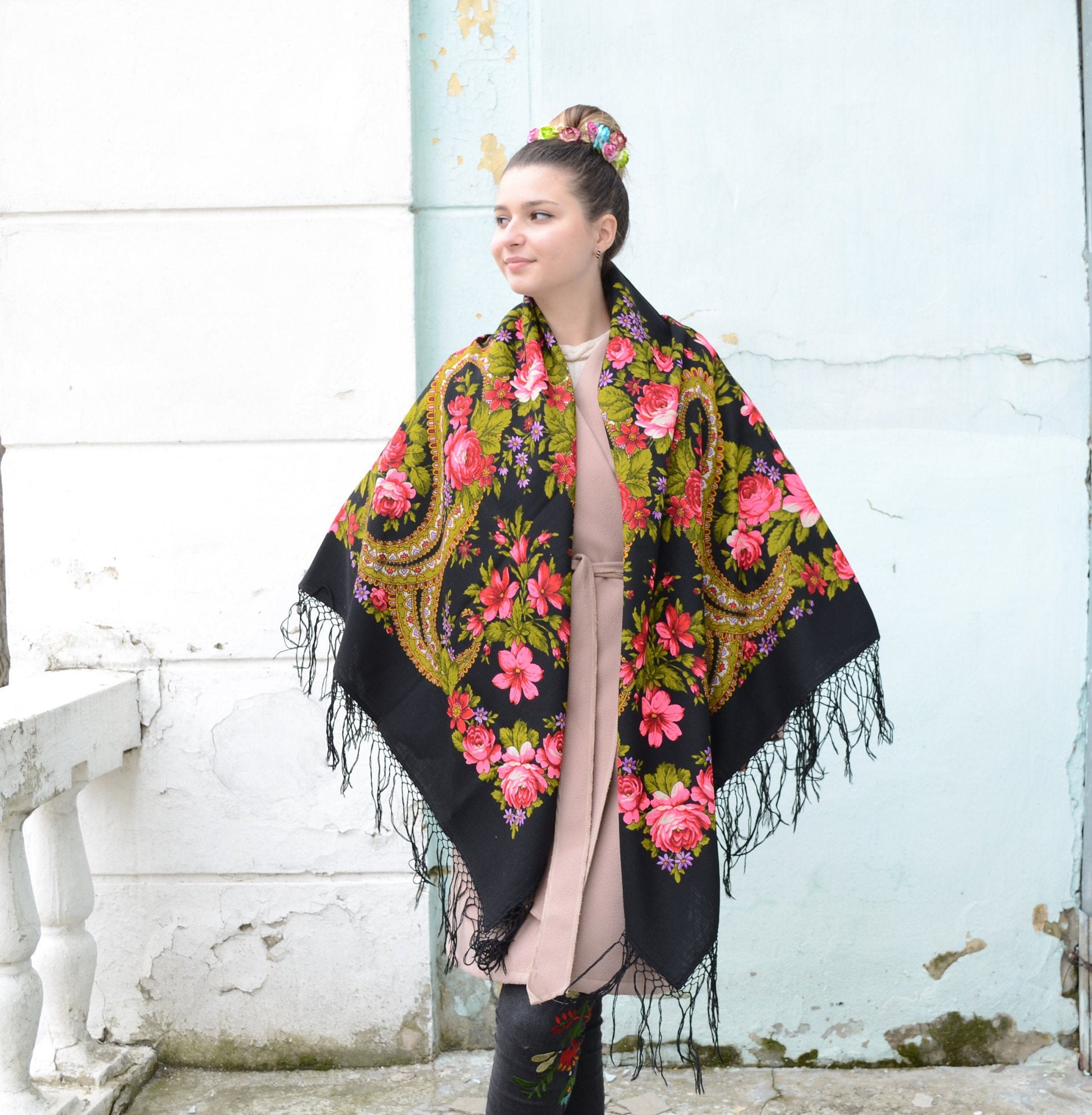 Vintage boho shawl wrap wool Russian shawl black floral | Etsy