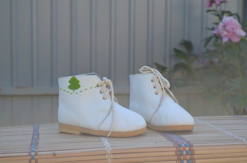 Vintage Baby boots,vintage baby shoes,baby booties,white baby boots,Baby Girl Shoes,toddler booties,Leather Baby boots,white toddler shoes
