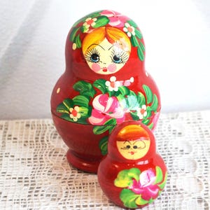 Vintage 2 pcs Matryoshka Nesting Stacking Dolls, Red Floral Hand Painted Wooden Folk Art Dolls