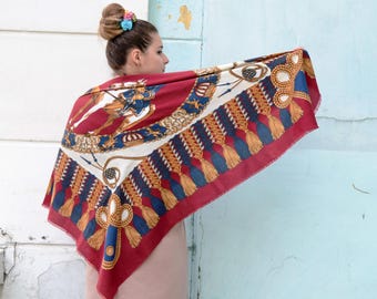 Chal grande ecuestre de 114 cm, cuadrado, rojo, azul y blanco, con estampado de jinetes reales