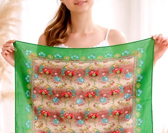 Pañuelo cuadrado verde con estampado floral, estampado botánico étnico, pañuelo para la cabeza 100% acrílico (Hecho en Japón)