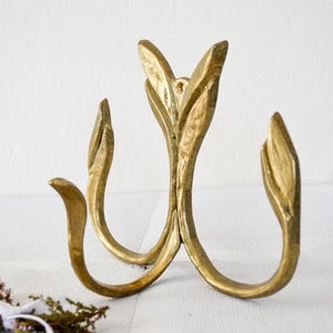 Elegante gancio da parete dorato con motivo a foglia, appendiabiti decorativo in stile Art Nouveau, supporto da parete in ottone, arredamento moderno di metà secolo