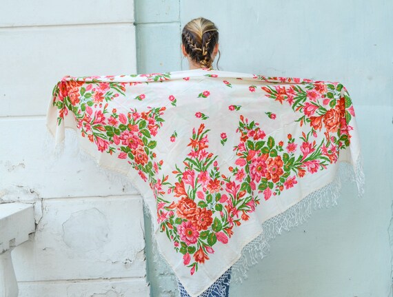 Vintage large cotton white floral shawl wrap pink… - image 3