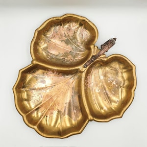 Vintage Brass Leaf-Shaped Triple Serving Dish with Handle 10&quot;, Mid-Century Metal Catch All Tray for Snack, Nuts, Candy, Decorative Display
