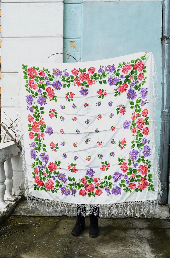 Vintage large cotton white floral shawl wrap pink… - image 9