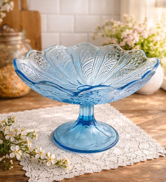 Vintage blaue Glasschüssel, Kompottschale aus Pressglas, Retro Dessertständer, Shabby Chic-Bauernhausdekor, Frühlingstischdekoration