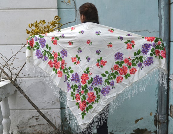 Vintage large cotton white floral shawl wrap pink… - image 8