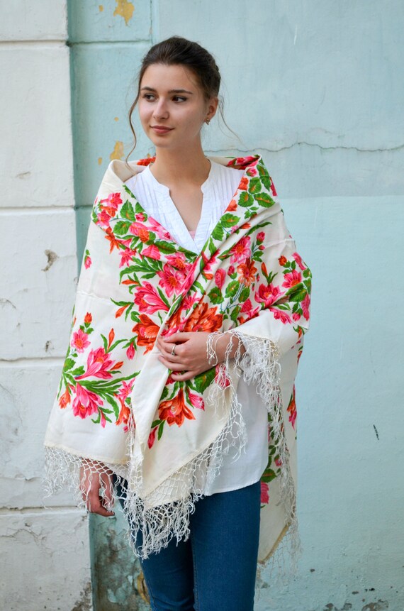 Vintage large cotton white floral shawl wrap pink… - image 2