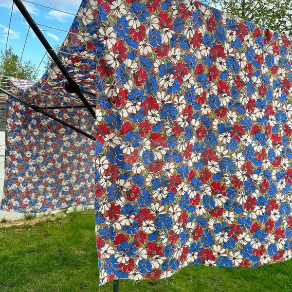 Bolt of 1940s cold rayon floral print fabric in excellent condition. Four yards length material. Good for dress and blouse