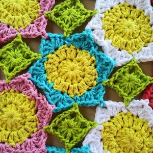 Table Runner Crochet Pattern, Spring Floral Table Runner, Delilah Table Runner, Crochet Home Decor, Cotton Crochet Pattern, Crochet Table Ru image 4