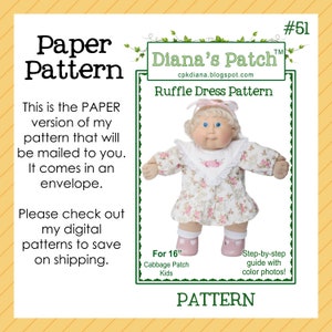 Könnte beinhalten: Ein Papierschnittmuster für ein Rüschenkleid, entworfen für 40,6 cm Cabbage Patch Kids Puppen. Das Muster enthält Schritt-für-Schritt-Anleitungen mit Farbfotos. Das Bild zeigt eine Puppe, die das Kleid trägt, mit dem Text "Diana's Patch" und "Ruffle Dress Pattern".
