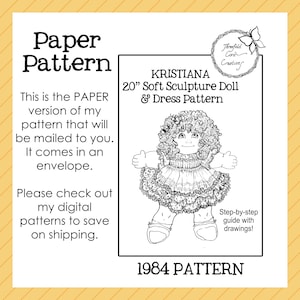 Pode incluir: Um padrão de papel para uma boneca e um vestido de escultura macia de 50 cm, com um desenho detalhado da boneca. O padrão inclui instruções passo a passo e é enviado em um envelope. O texto na imagem diz "Paper Pattern" e "1984 Pattern".