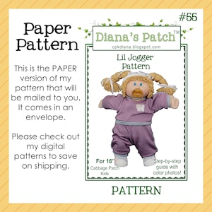 Pode incluir: Um padrão de papel para um conjunto Lil Jogger para bonecas Cabbage Patch Kids de 40,6 cm. O padrão inclui um guia passo a passo com fotos coloridas. O padrão é enviado por correio num envelope. O texto no padrão diz "Diana's Patch".
