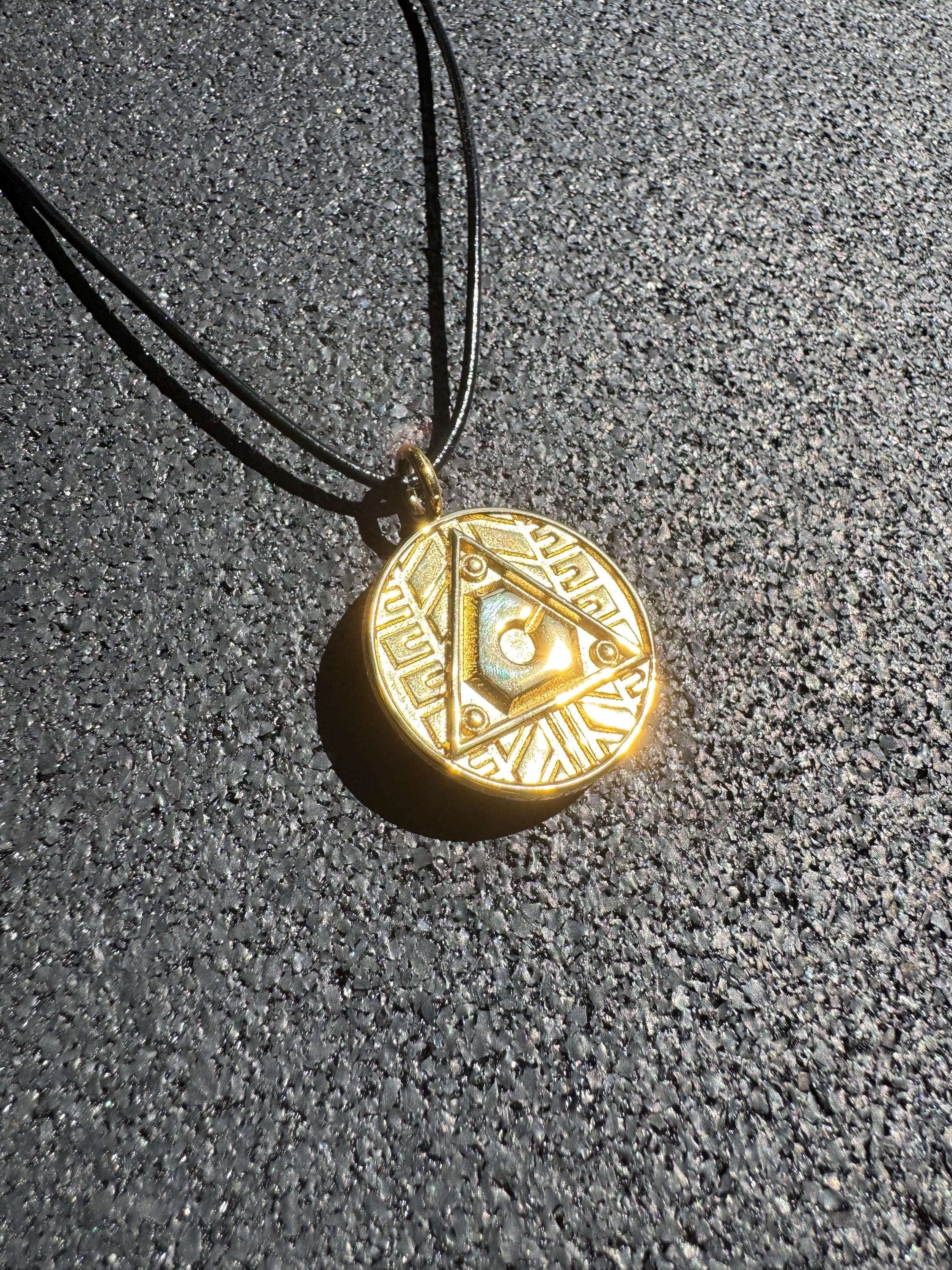 METAL Zeo and Turbo Double-sided Coin Necklace Gift Tommy's